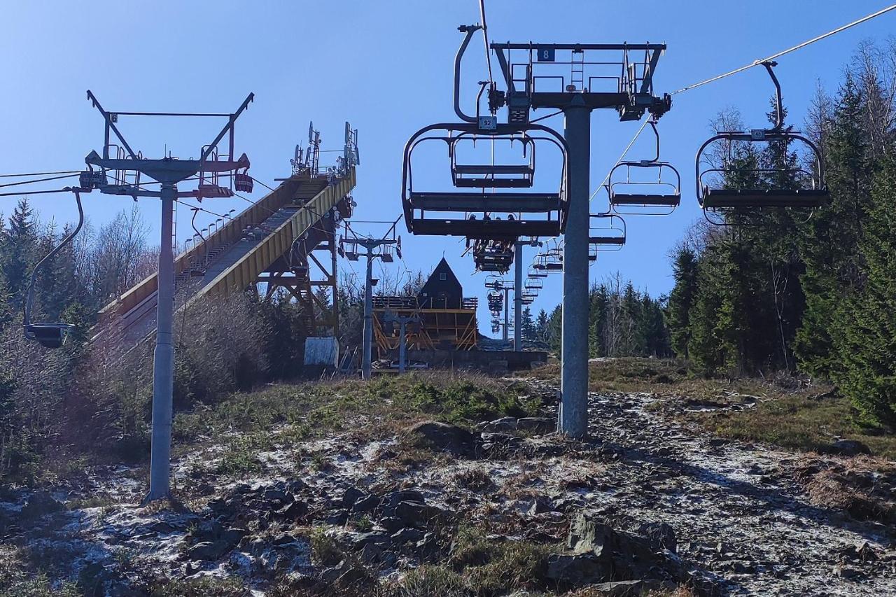 Enjoy Harrachov - Atraktivní slunné studio Čertovka v centru Harrachova s herní konzolí, Netflix, jedinečným výhledem na Čertovu horu a areál skokanských můstků se sjezdovkou Esterno foto