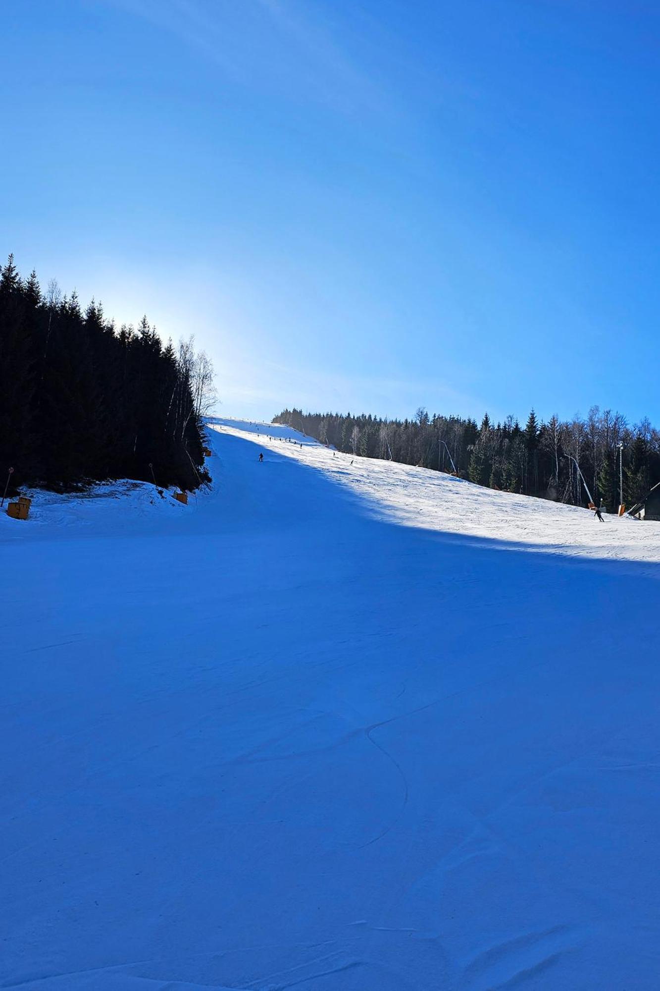 Enjoy Harrachov - Atraktivní slunné studio Čertovka v centru Harrachova s herní konzolí, Netflix, jedinečným výhledem na Čertovu horu a areál skokanských můstků se sjezdovkou Esterno foto
