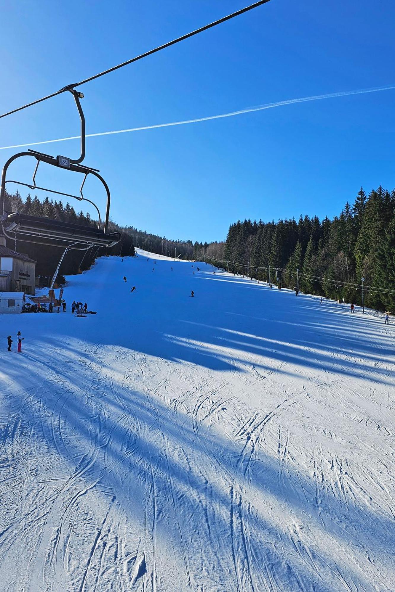 Enjoy Harrachov - Atraktivní slunné studio Čertovka v centru Harrachova s herní konzolí, Netflix, jedinečným výhledem na Čertovu horu a areál skokanských můstků se sjezdovkou Esterno foto