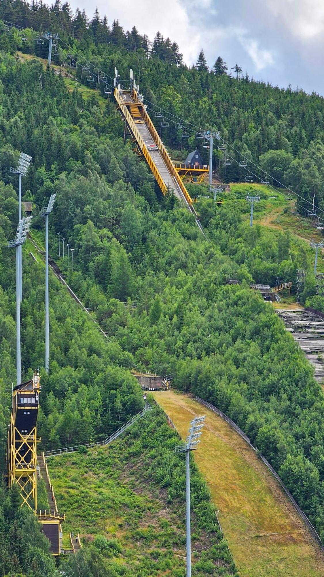Enjoy Harrachov - Atraktivní slunné studio Čertovka v centru Harrachova s herní konzolí, Netflix, jedinečným výhledem na Čertovu horu a areál skokanských můstků se sjezdovkou Esterno foto