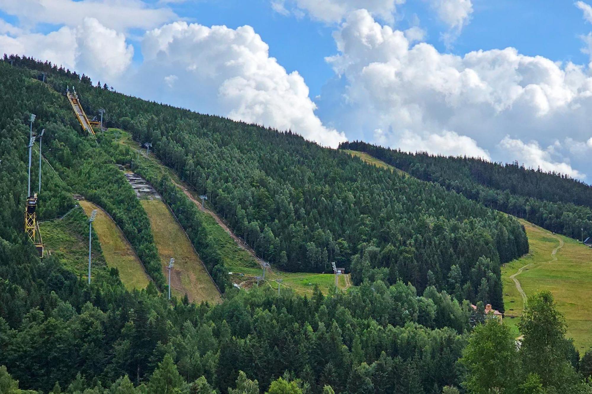 Enjoy Harrachov - Atraktivní slunné studio Čertovka v centru Harrachova s herní konzolí, Netflix, jedinečným výhledem na Čertovu horu a areál skokanských můstků se sjezdovkou Esterno foto